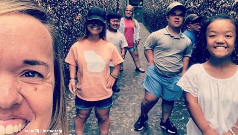 7 Little Johnstons Vacation With Show Producers In California