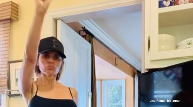 Lisa Rinna Bares It All, Thirst Traps Her Castmates 