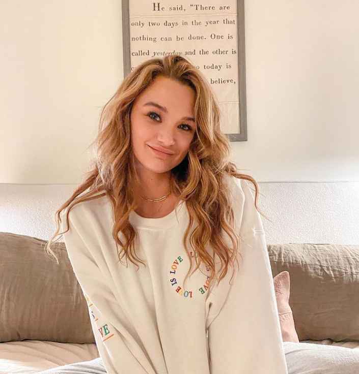 Hunter King as Summer on The Young and the Restless
