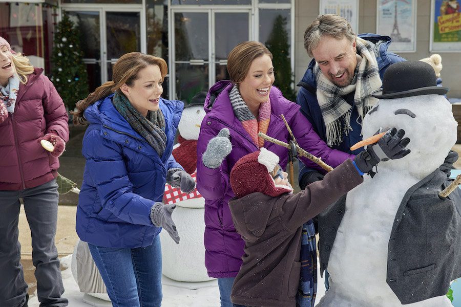 Hallmark Photo: Kimberly Williams-Paisley, Ashley Williams, Kevin Nealon, Thomas Cummings Credit: ©2021 Crown Media United States LLC/Photographer: Fred Hayes
